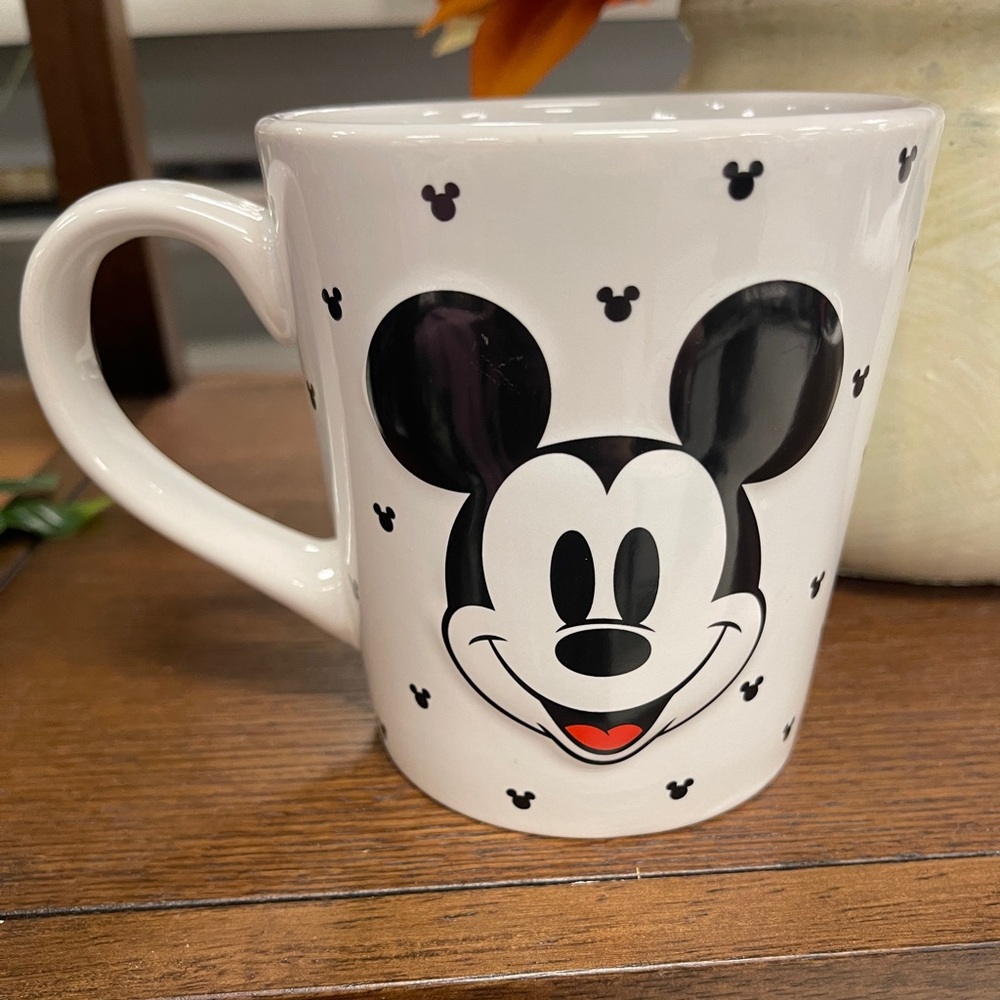 Disney Mickey Embossed Head Icon Logo Ceramic Coffee Tea mug NEW